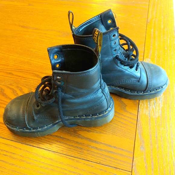 Dr. Marten 8 hole boots - Picture 3 of 9